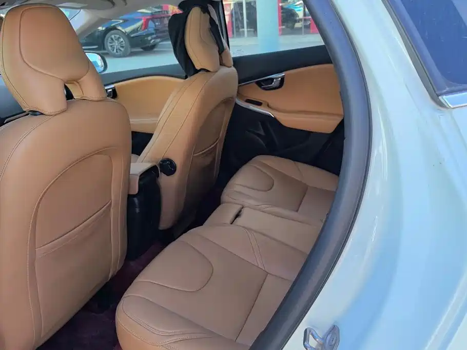 Volvo V40 — миниатюра 11