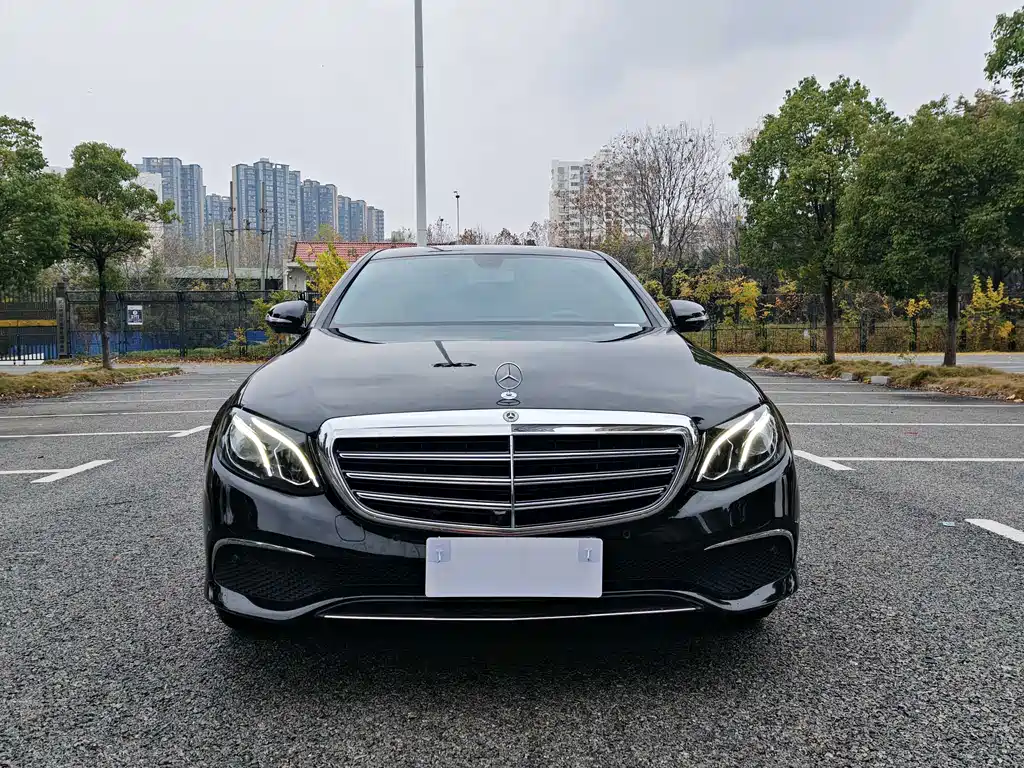 Mercedes-Benz E-Class — миниатюра 2