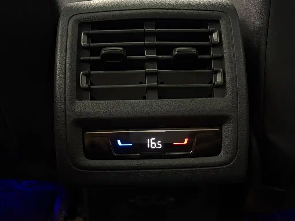 Volkswagen Golf — миниатюра 18