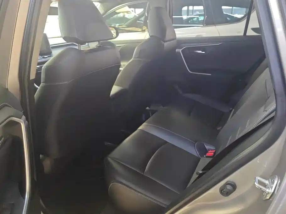 Toyota RAV4 — миниатюра 11