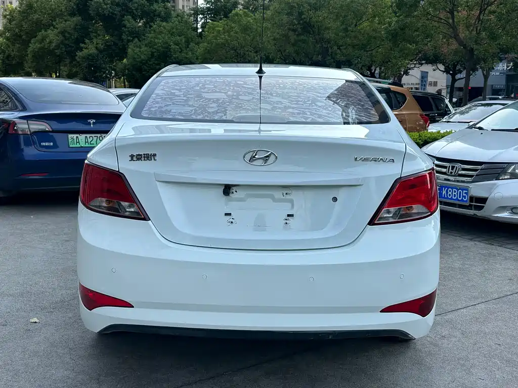 Hyundai Verna — миниатюра 12
