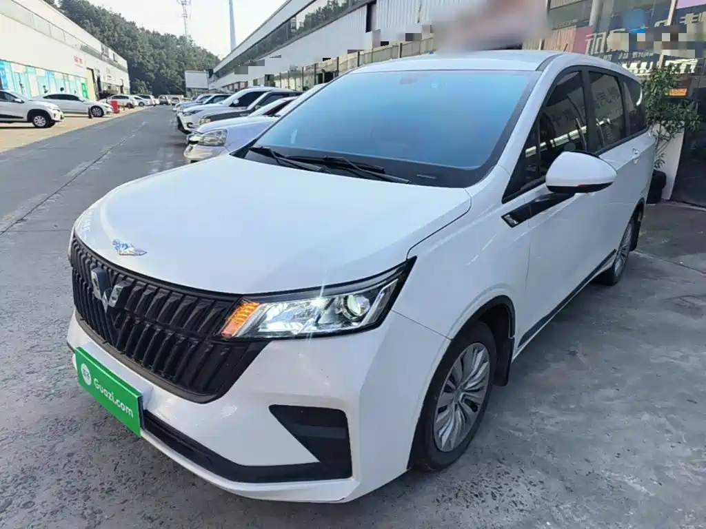 Wuling Jiachen — миниатюра 2