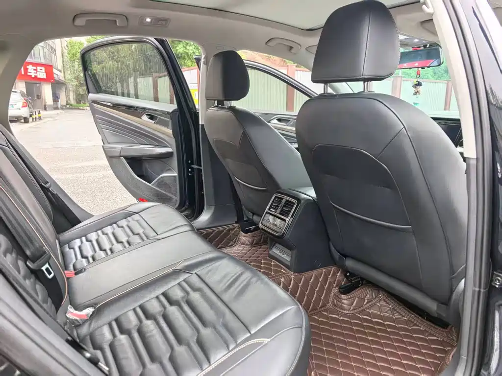 Volkswagen Passat — миниатюра 8