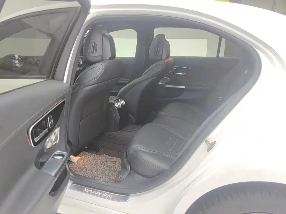 Mercedes-Benz C-Class — миниатюра 11