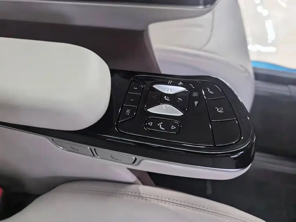 BYD Xia — миниатюра 21