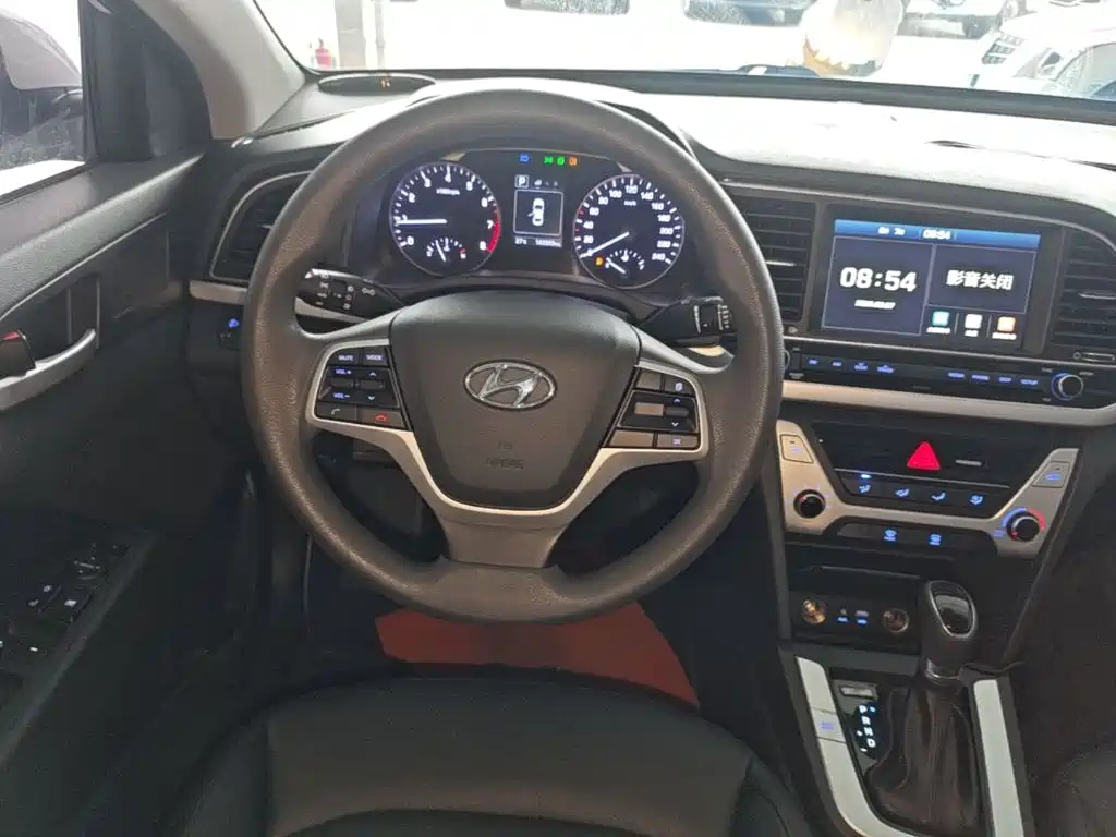 Hyundai Elantra — миниатюра 11