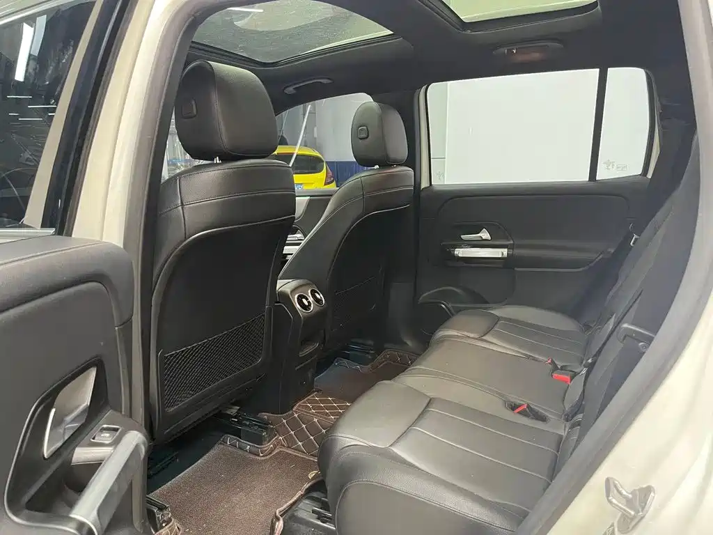 Mercedes-Benz GLB — миниатюра 8