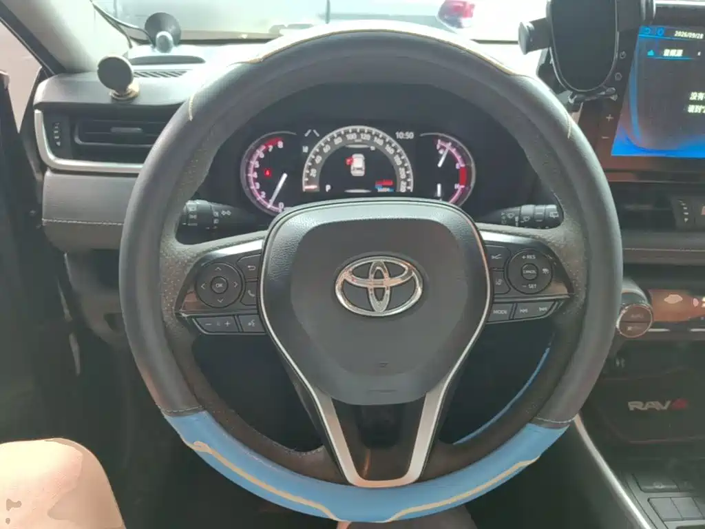 Toyota RAV4 — миниатюра 11