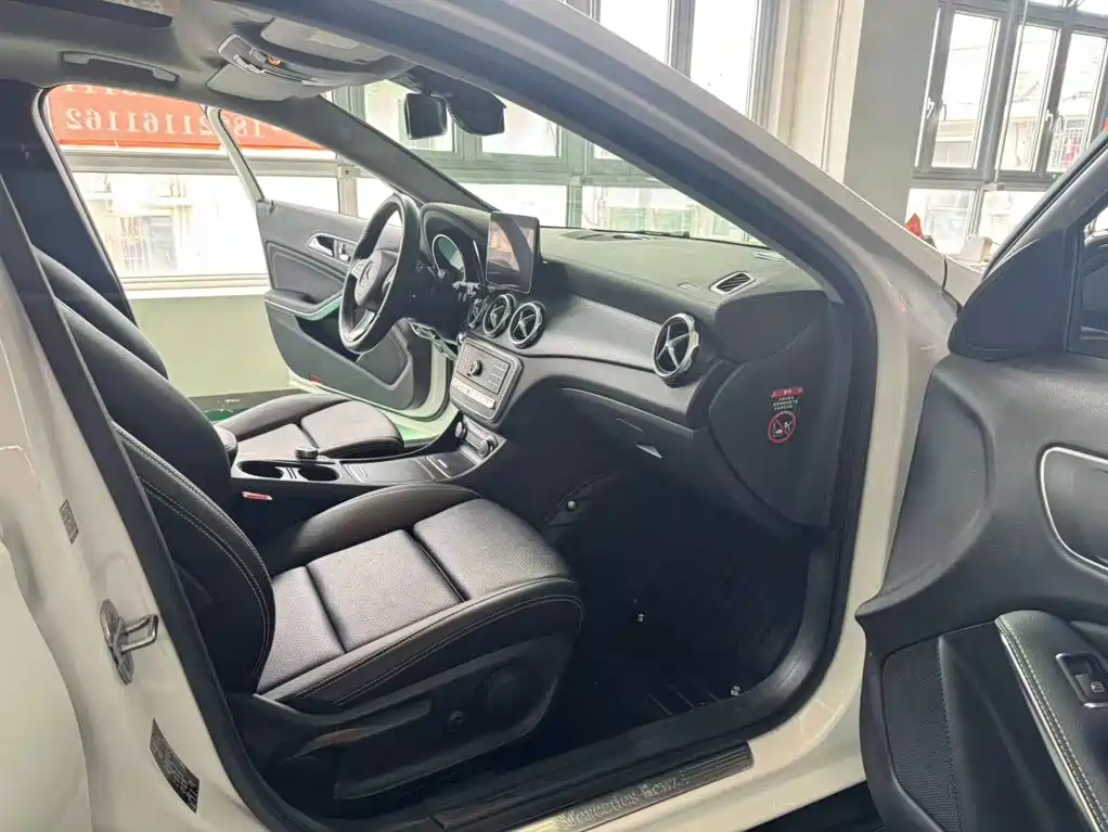 Mercedes-Benz GLA — миниатюра 9