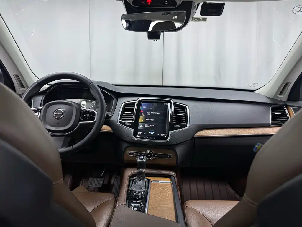 Volvo XC90 — миниатюра 9