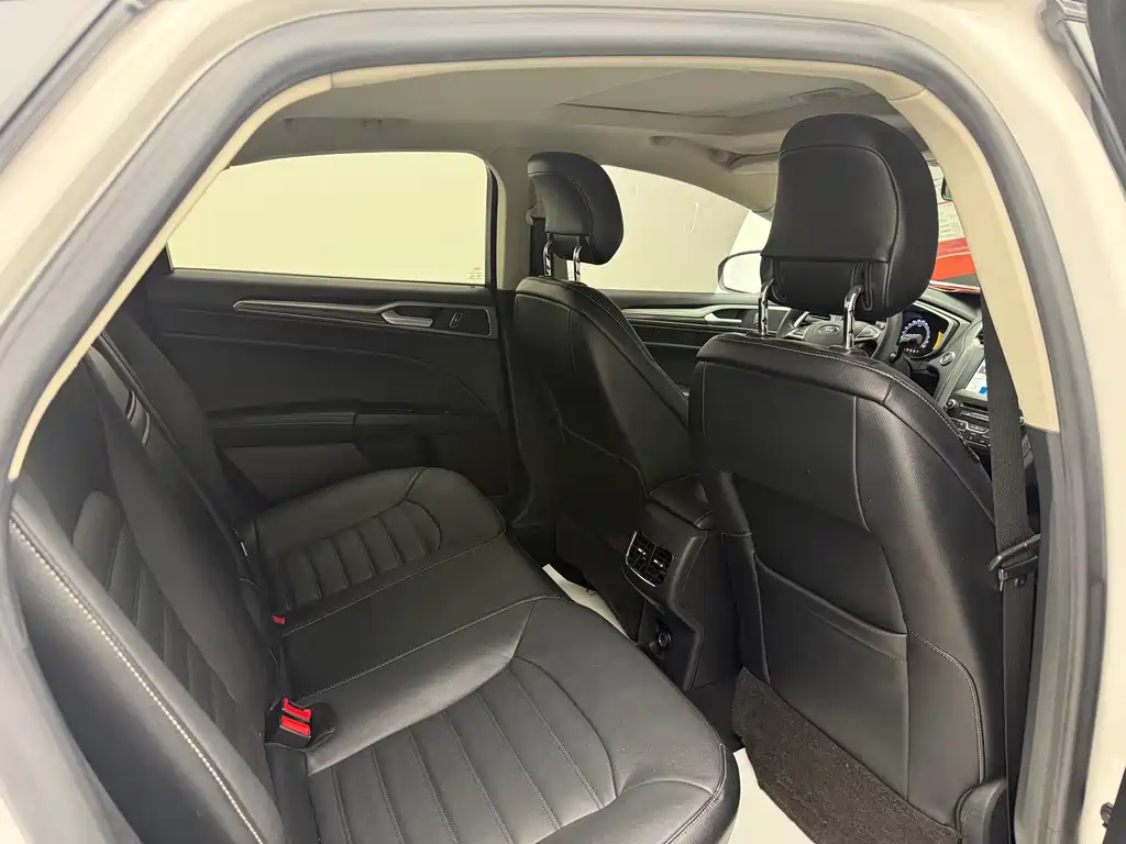 Ford Mondeo — миниатюра 11