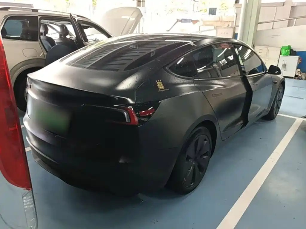 Tesla Model 3 — миниатюра 7