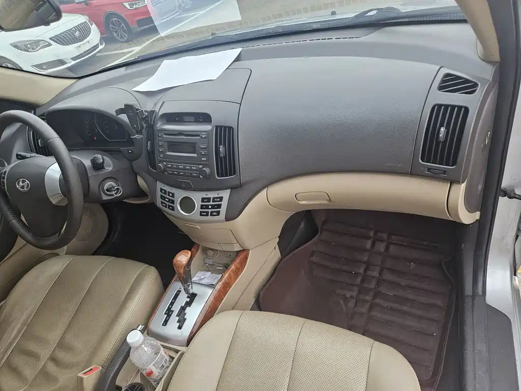 Hyundai Elantra — миниатюра 13