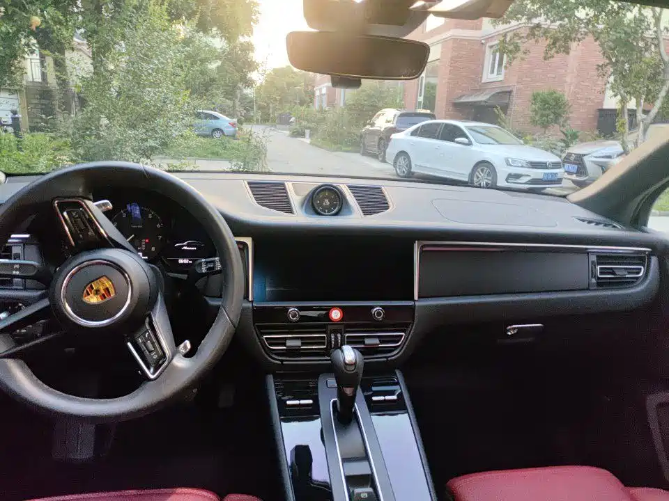 Porsche Macan — миниатюра 5