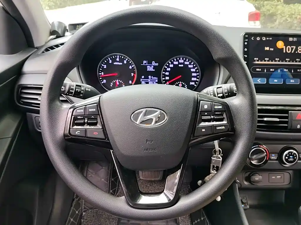 Hyundai Elantra — миниатюра 11
