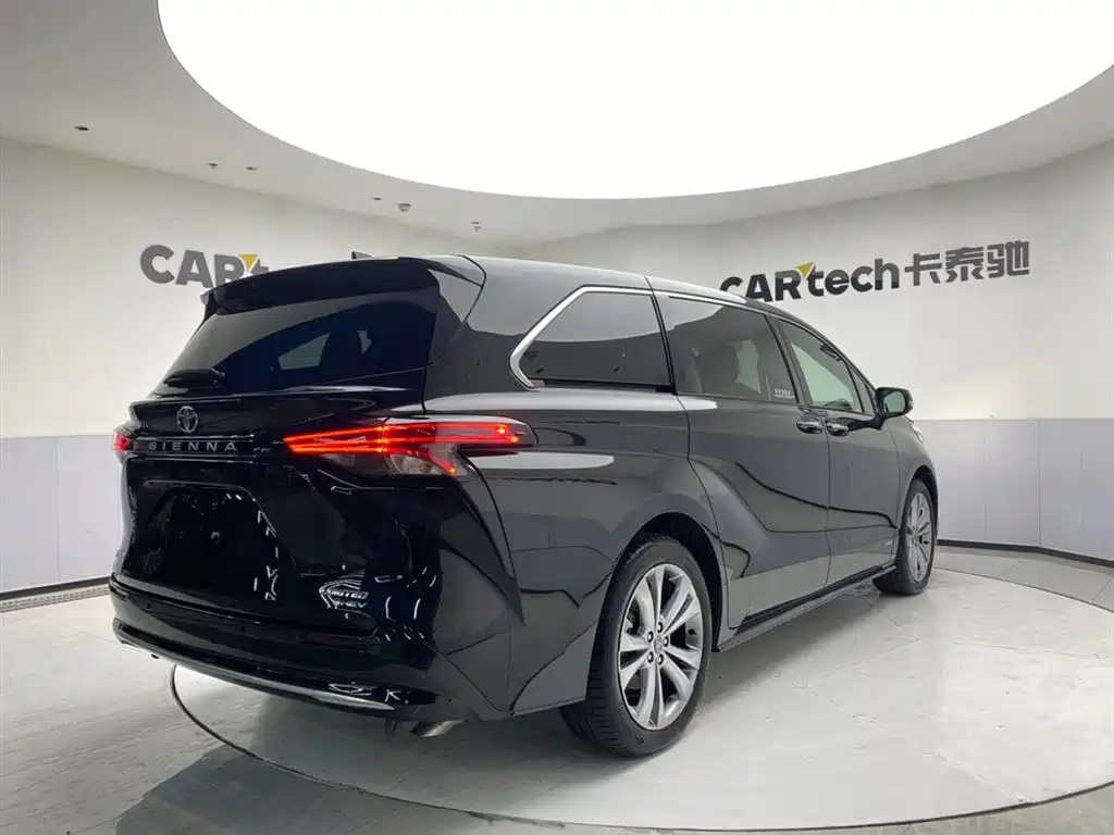 TOYOTA SIENNA