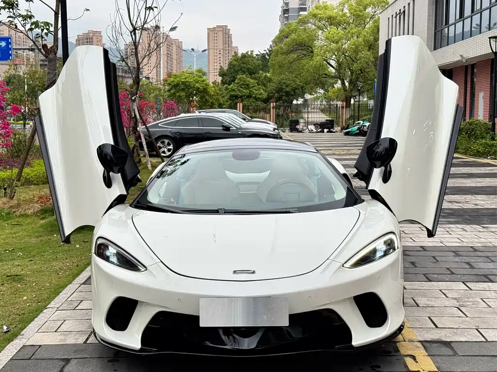 McLaren GT 2021