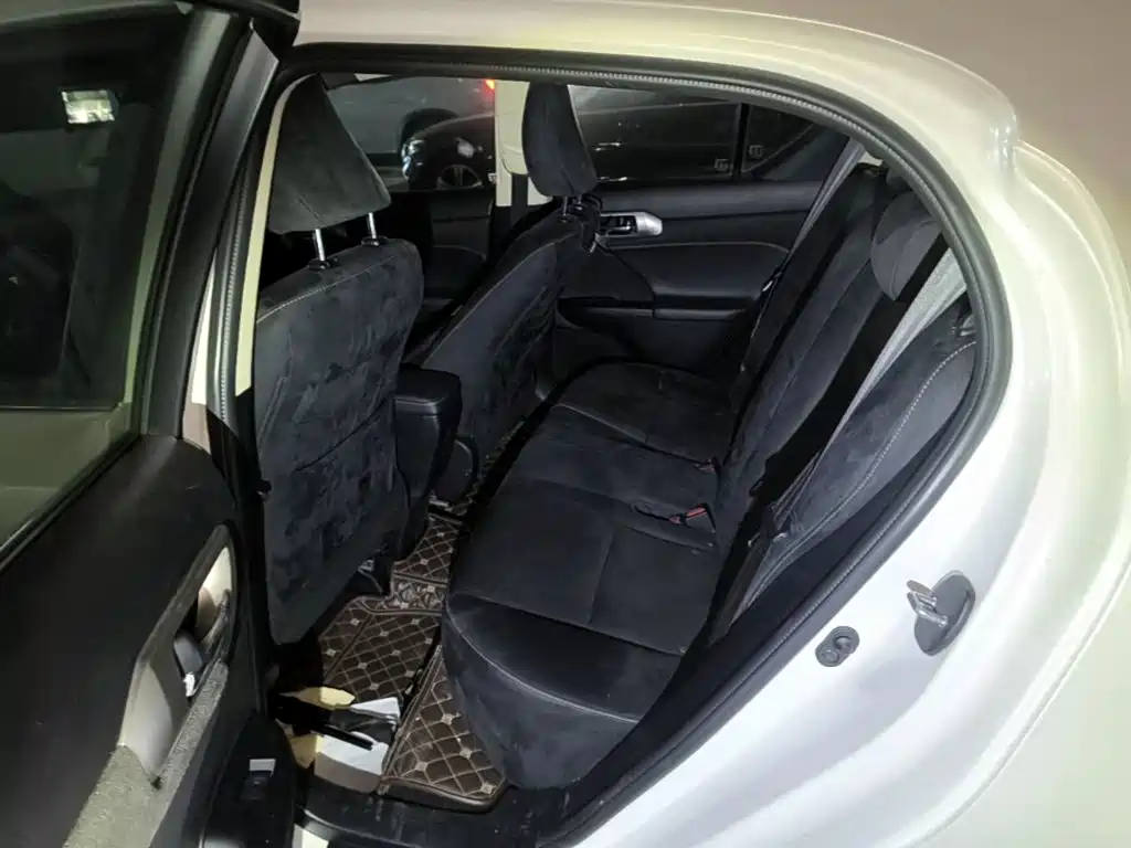 Lexus CT — миниатюра 17