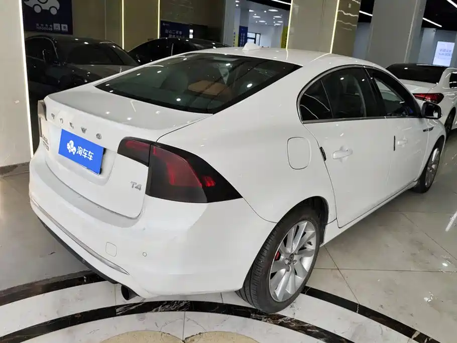 Volvo S60 — миниатюра 3