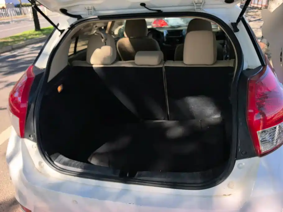 Toyota Yaris L — миниатюра 4