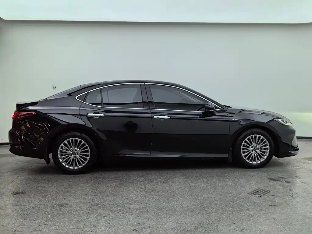 Toyota Camry — миниатюра 8