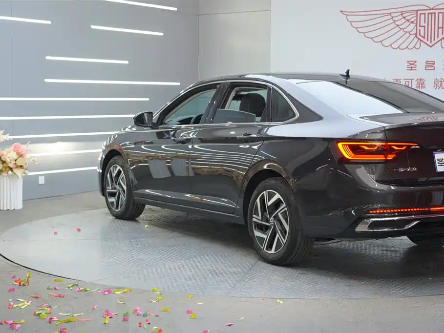 Volkswagen Sagitar 2023 300TSI DSG