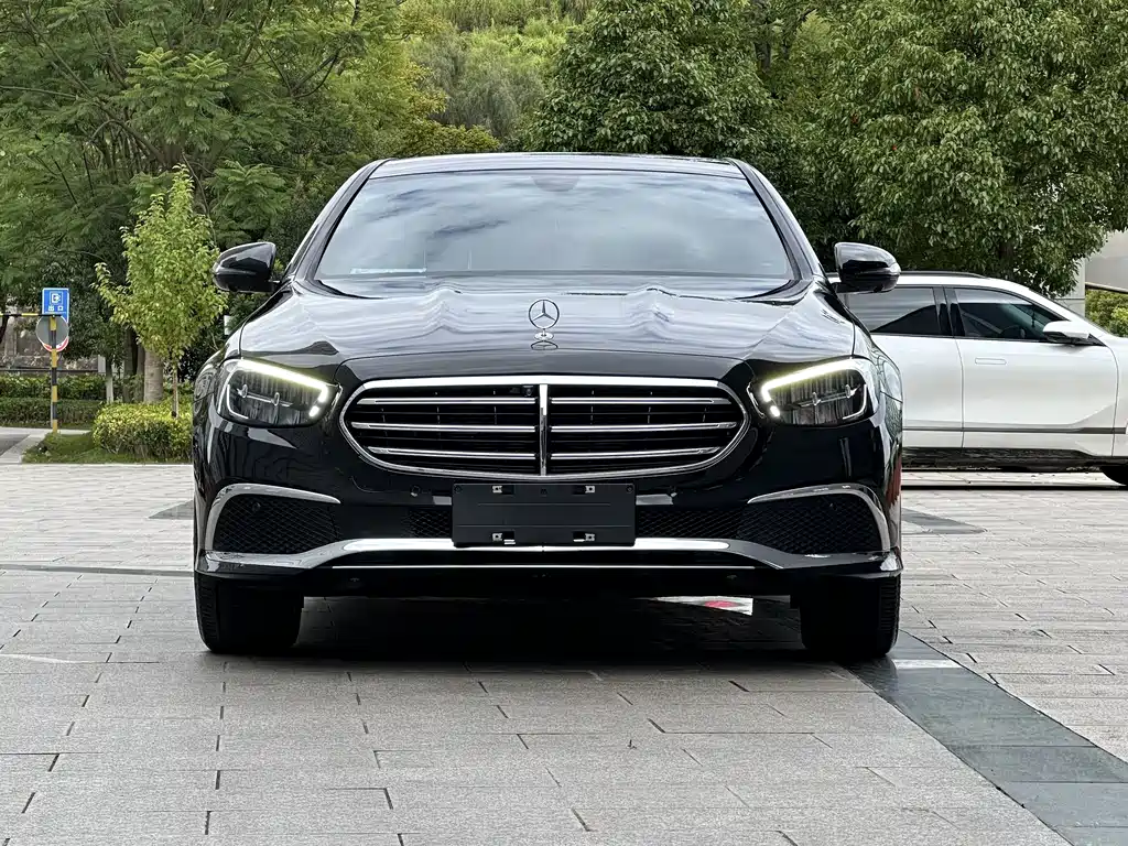 Mercedes-Benz E-Class — миниатюра 2