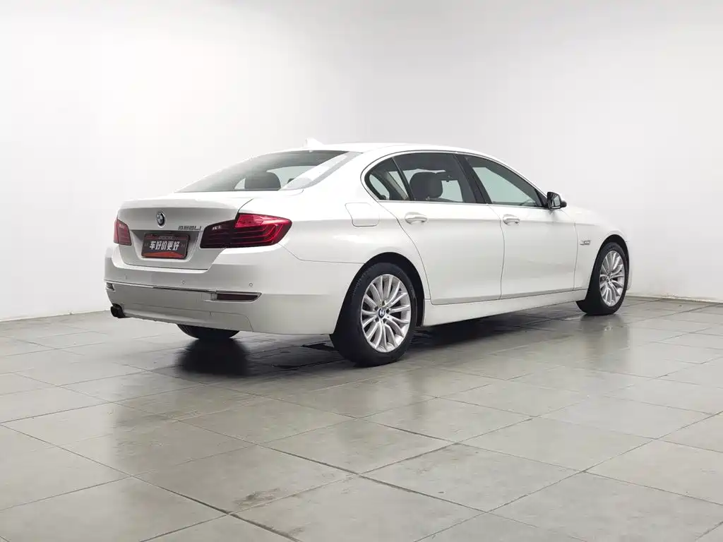 BMW 5 Series — миниатюра 2