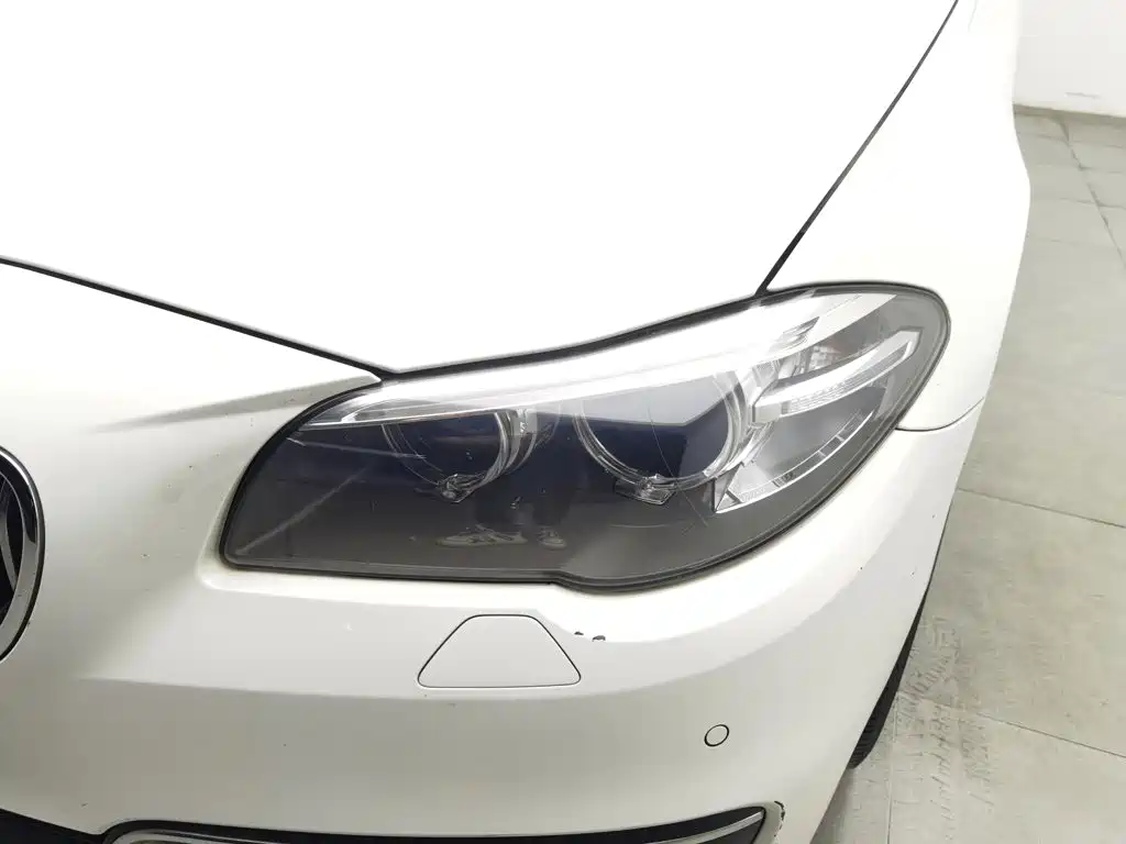 BMW 5 Series — миниатюра 7
