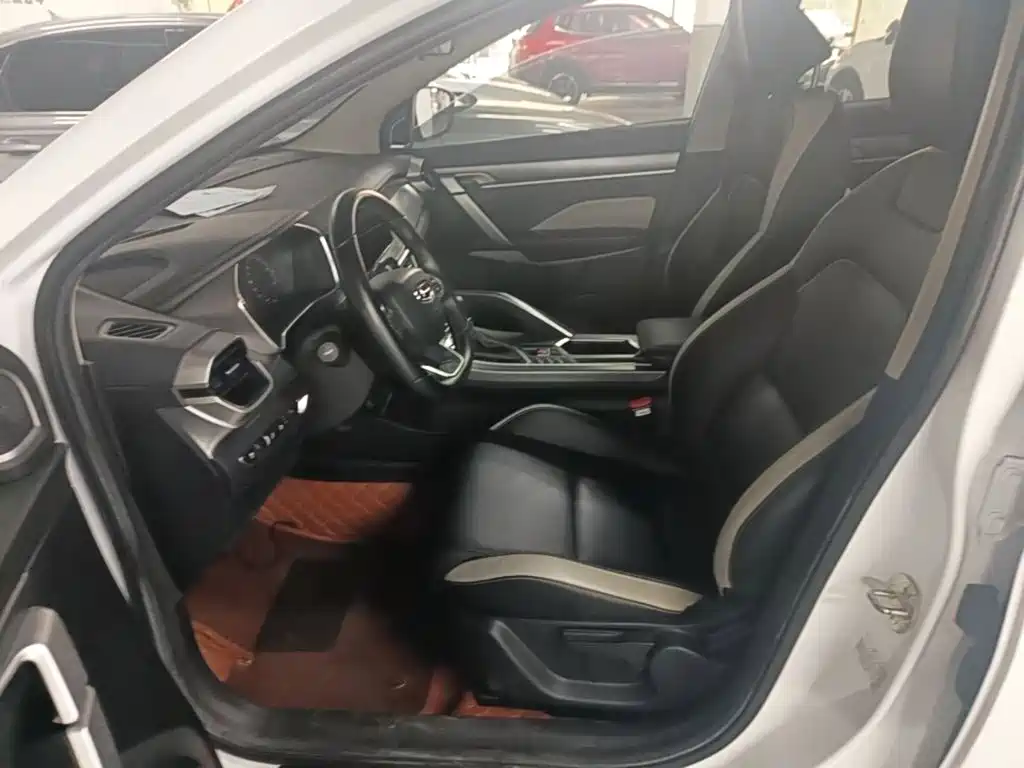 Geely Binyue — миниатюра 15