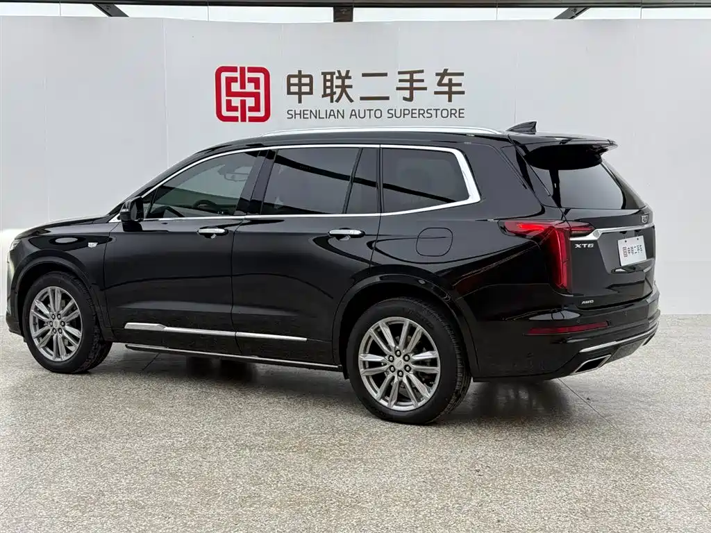 CADILLAC  XT6