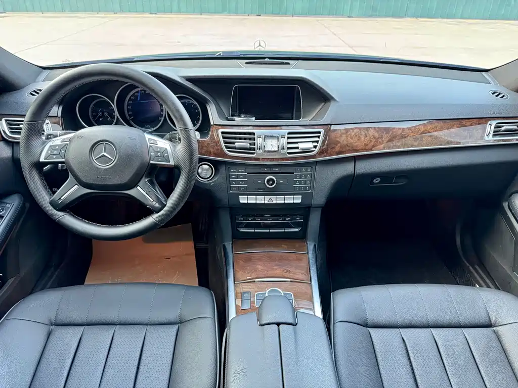 Mercedes-Benz E-Class — миниатюра 8