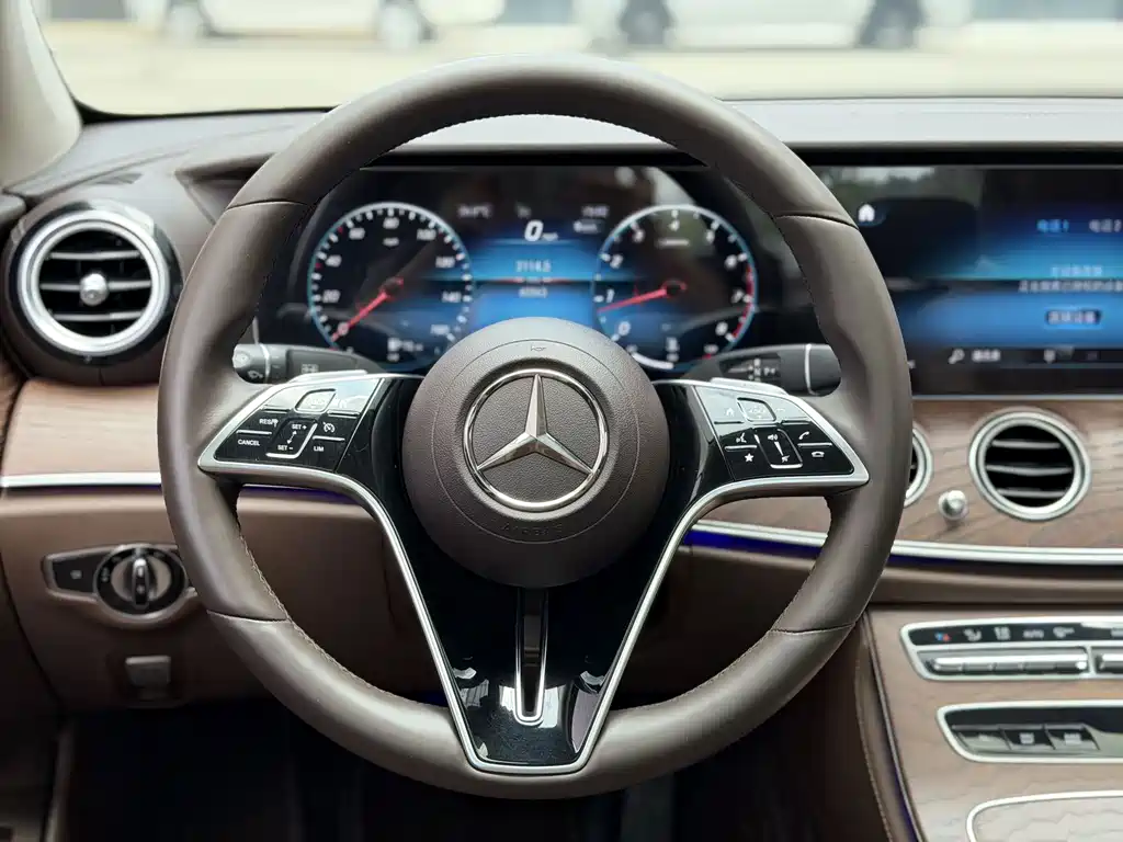 Mercedes-Benz E-Class — миниатюра 16
