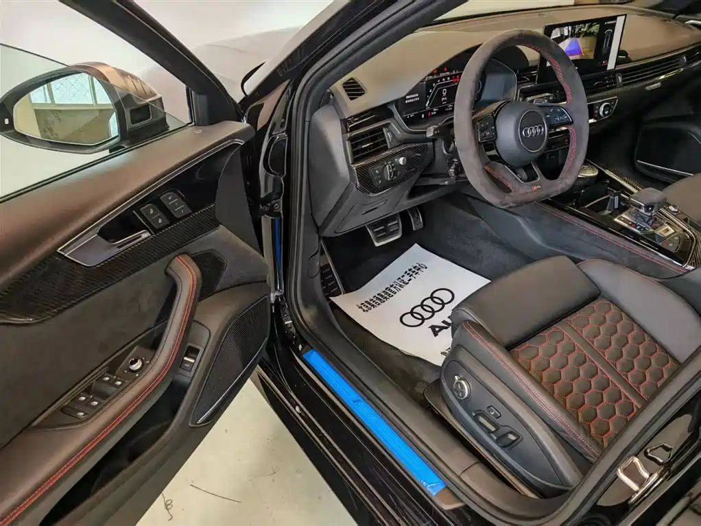 Audi RS 4 — миниатюра 13