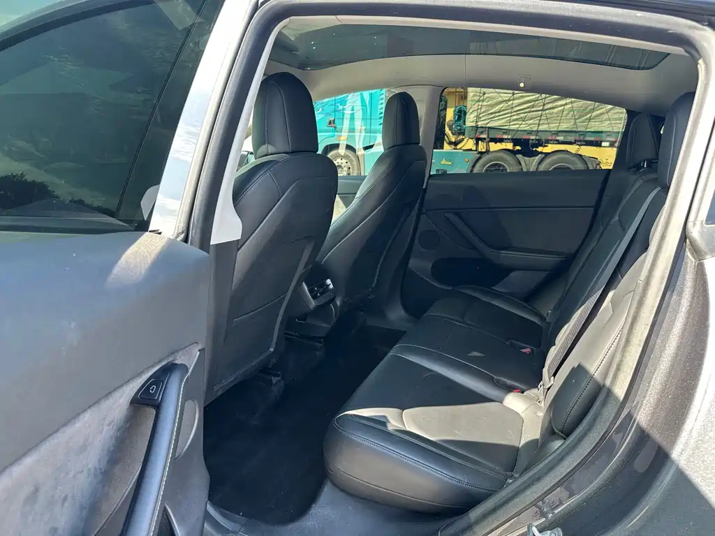 Tesla Model Y — миниатюра 19