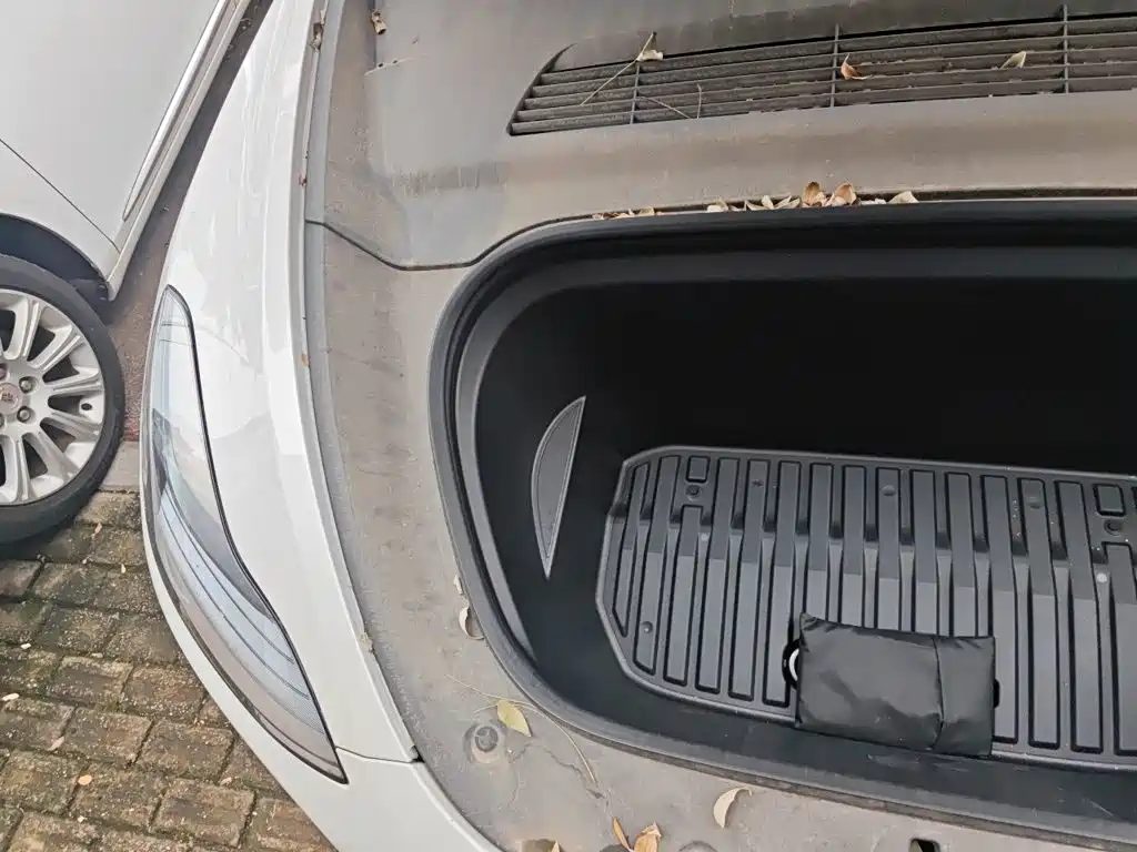 Tesla Model Y — миниатюра 21