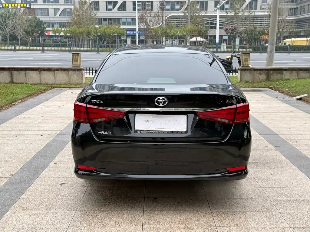 Toyota Crown — миниатюра 6
