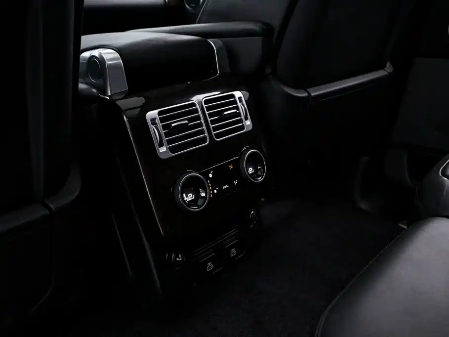 Land Rover Range Rover — миниатюра 18