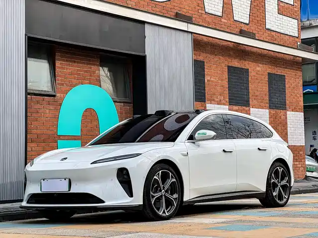 NIO NIO ET5T 2025