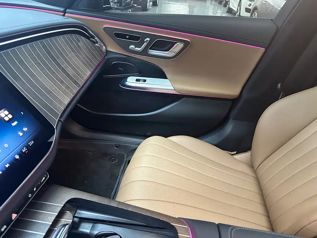Mercedes-Benz E-Class — миниатюра 7