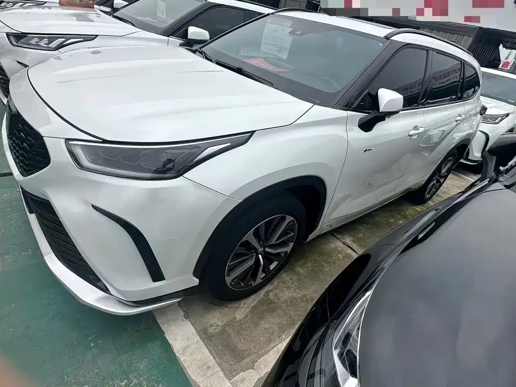 Toyota Crown Kluger — миниатюра 3