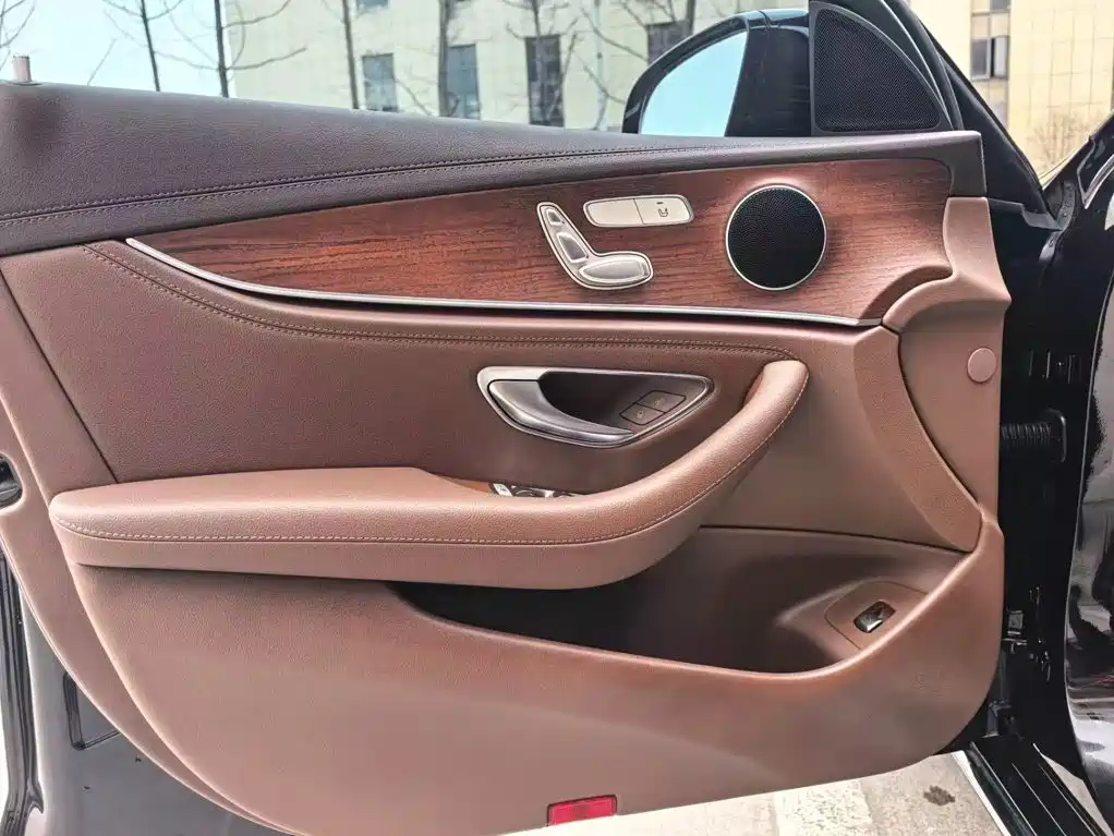 Mercedes-Benz E-Class — миниатюра 11