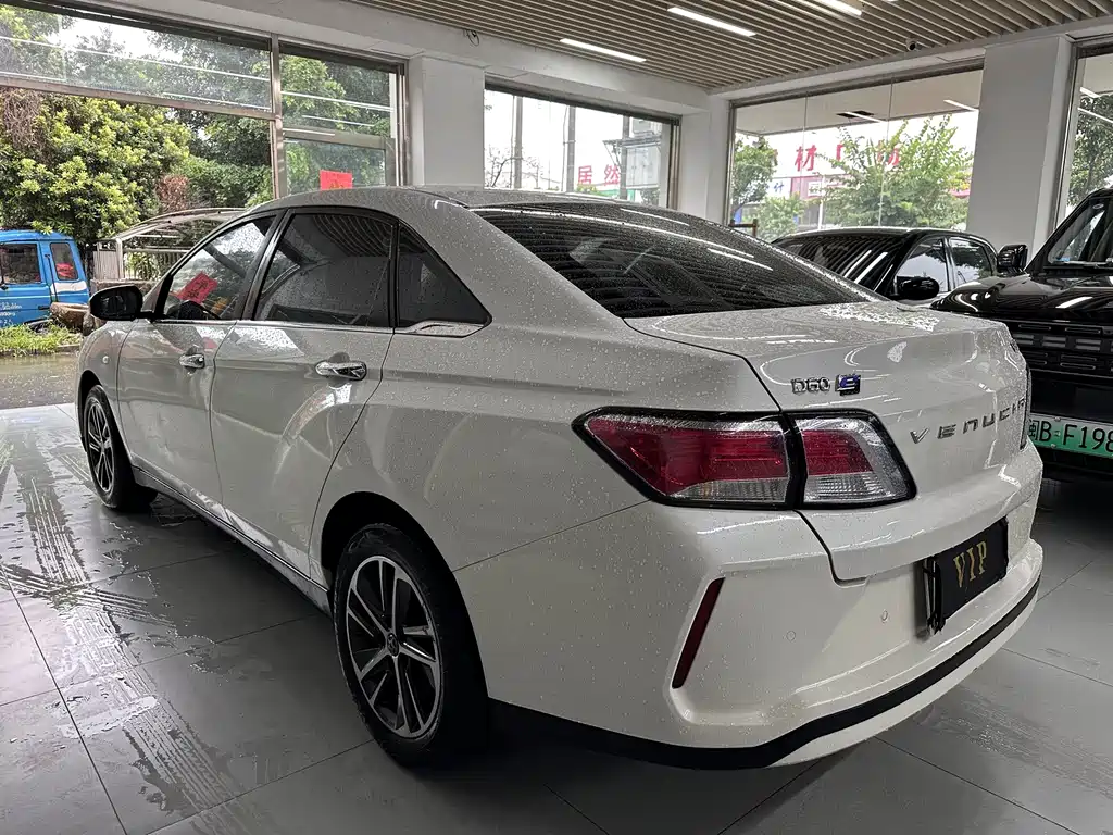 Venucia D60 EV — миниатюра 3