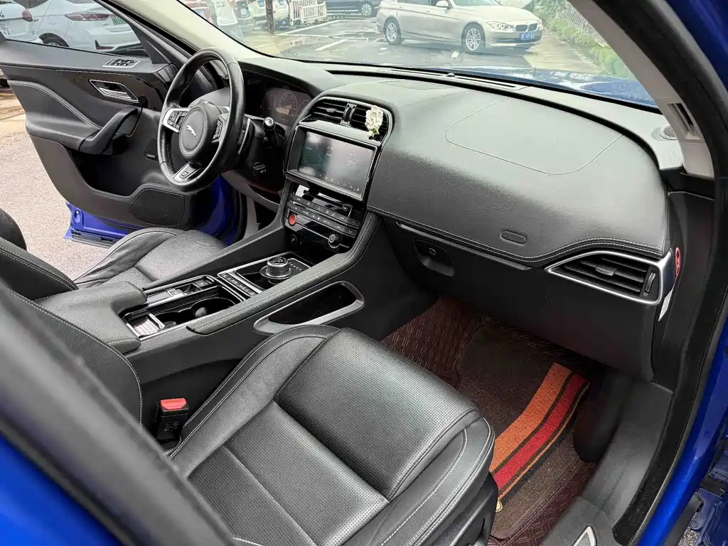 Jaguar F-PACE — миниатюра 7