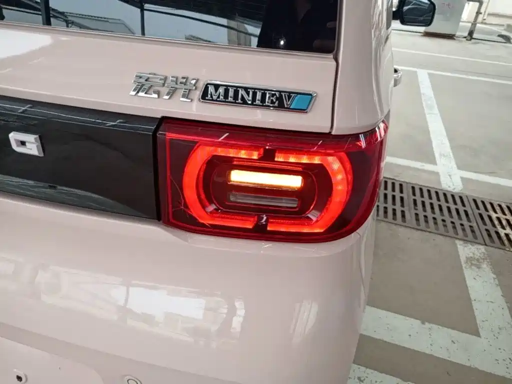 Wuling MINIEV — миниатюра 8