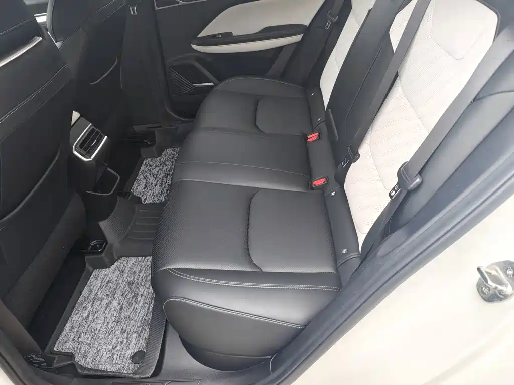 Geely Emgrand L — миниатюра 12