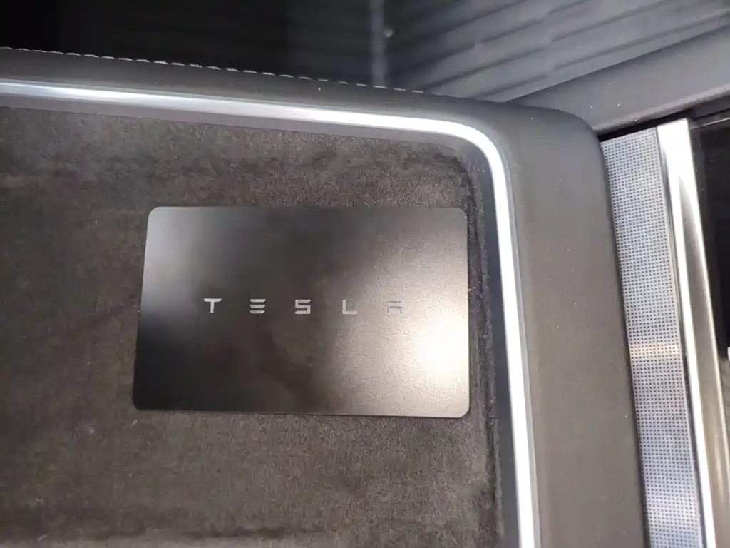Tesla Model Y — миниатюра 9