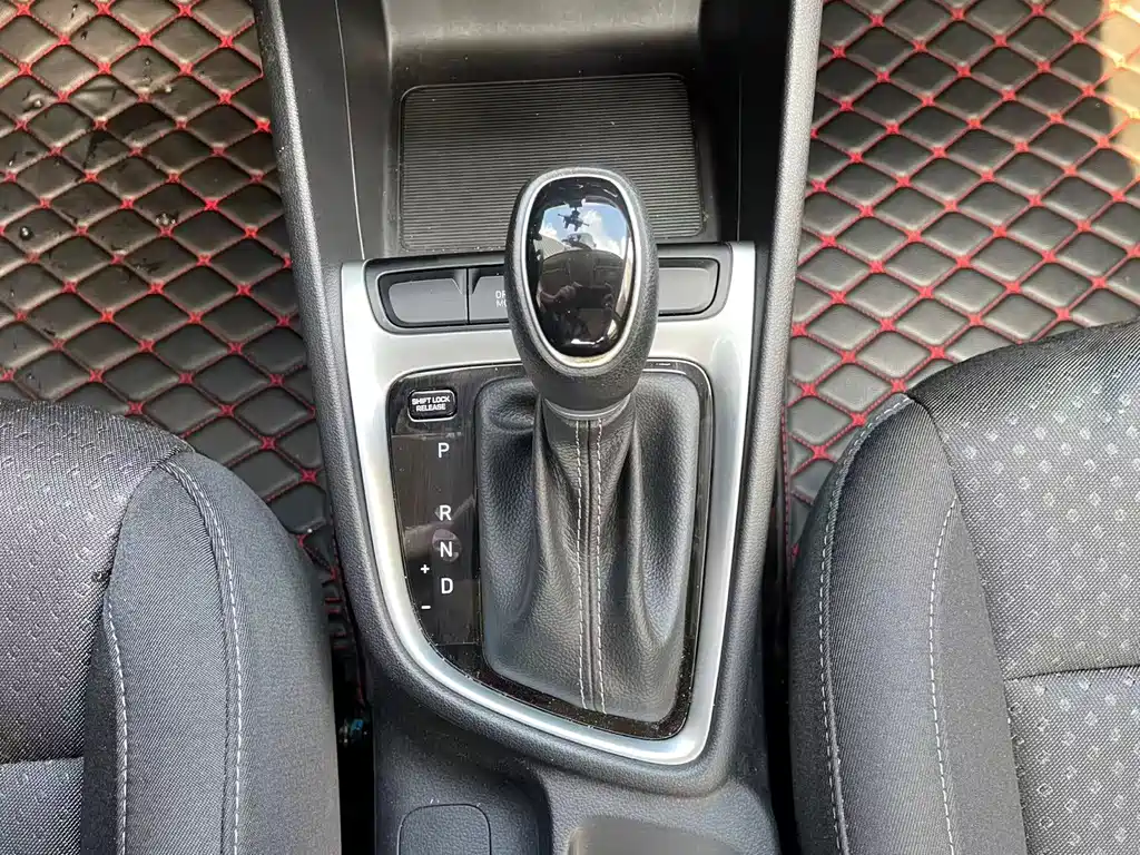 Hyundai Elantra — миниатюра 19