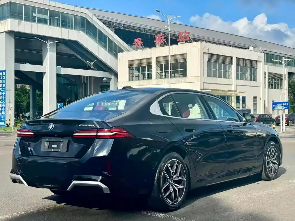 BMW i5 — миниатюра 6