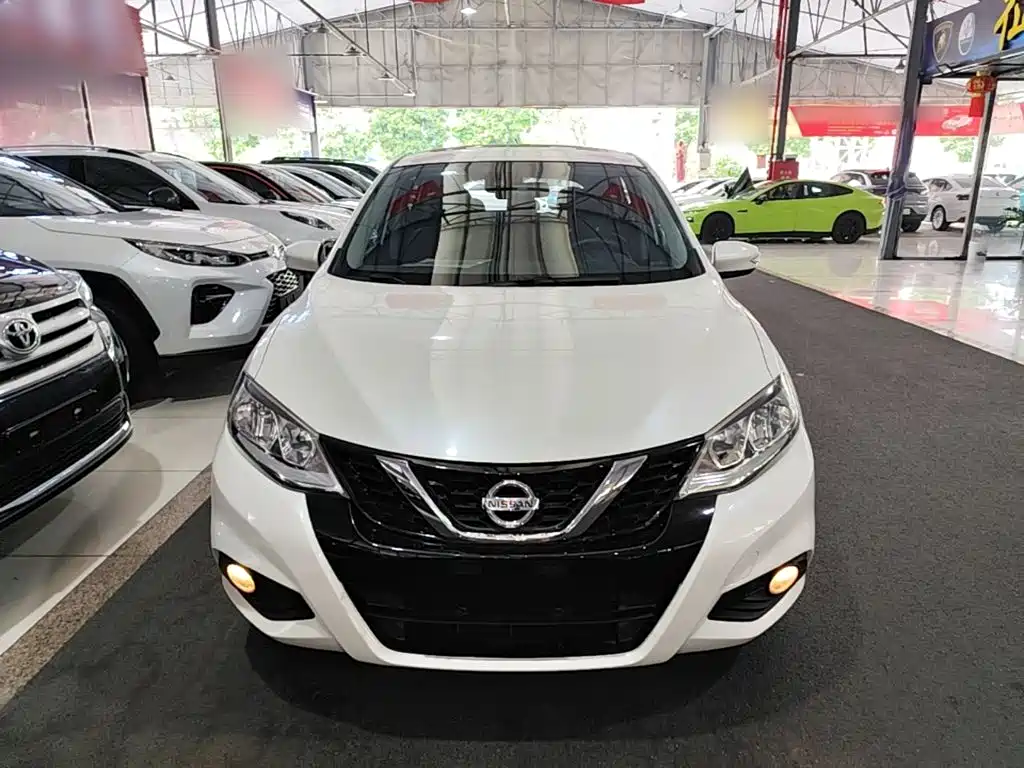 Nissan Tiida — миниатюра 3